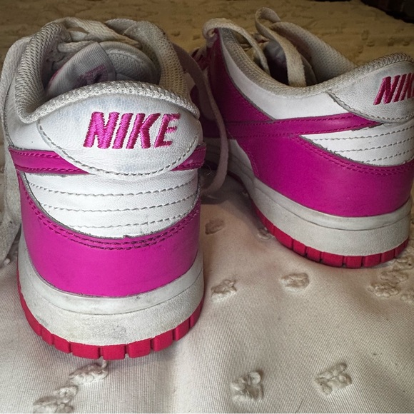 Nike Dunk Low "Laser Fuchsia" sneakers - Picture 3 of 10